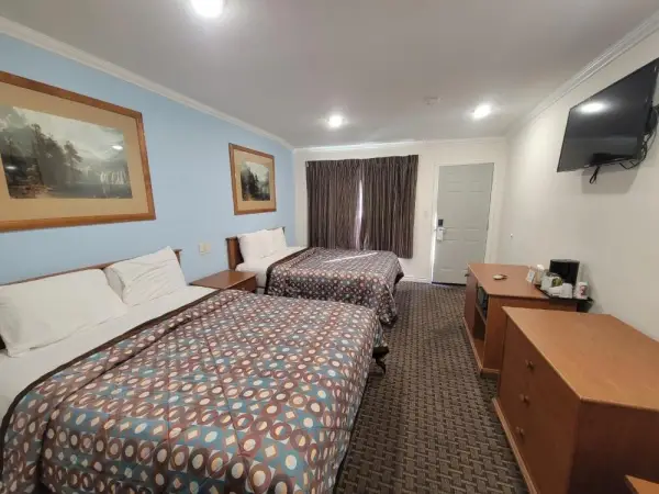 Townhouse Motel 9